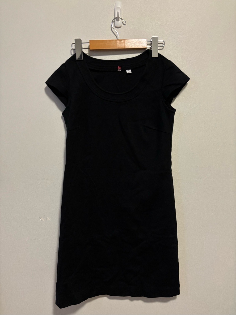 Uniqlo Black Crewneck Tee